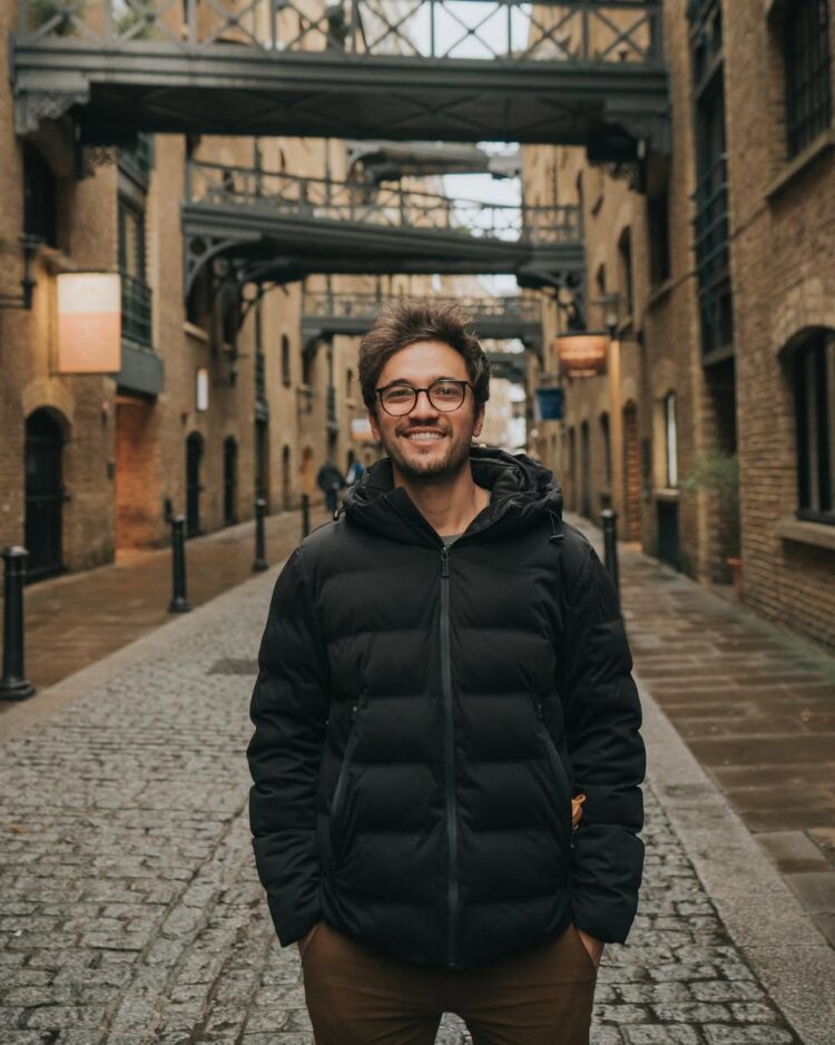 Rhavi Carneiro – quem é? Conheça o fundador da Fluency Academy