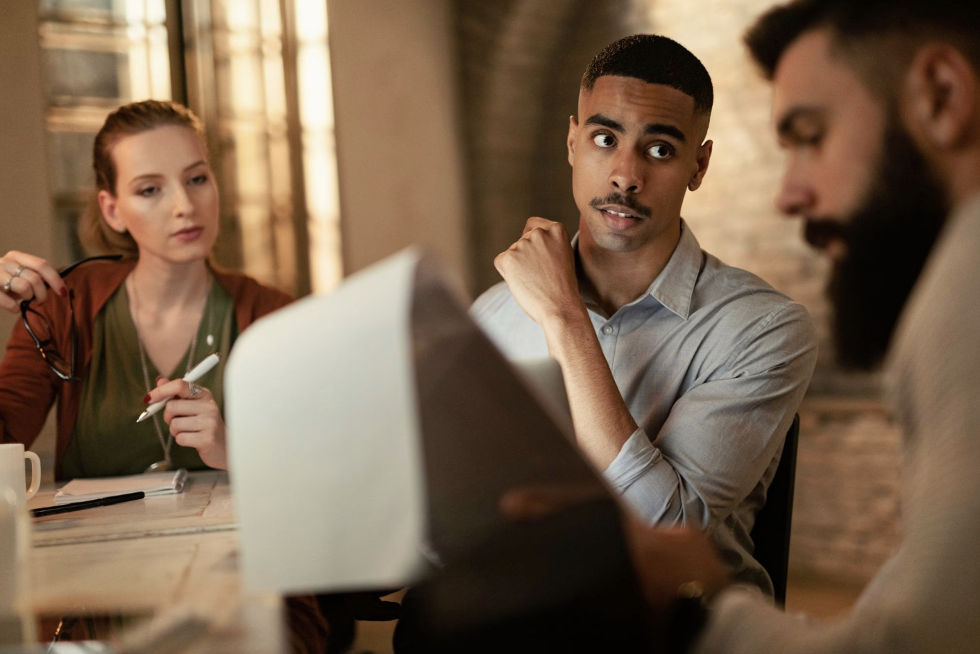 IA já é rotina para 82,5% dos profissionais de Marketing digital no Brasil