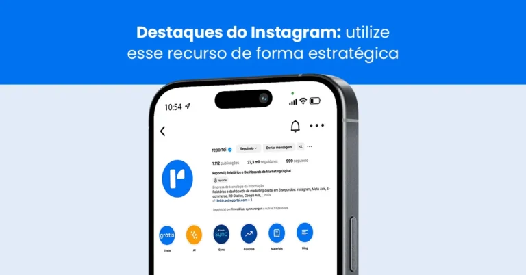 Tela de celular mostrando perfil com destaques do Instagram organizados estrategicamente