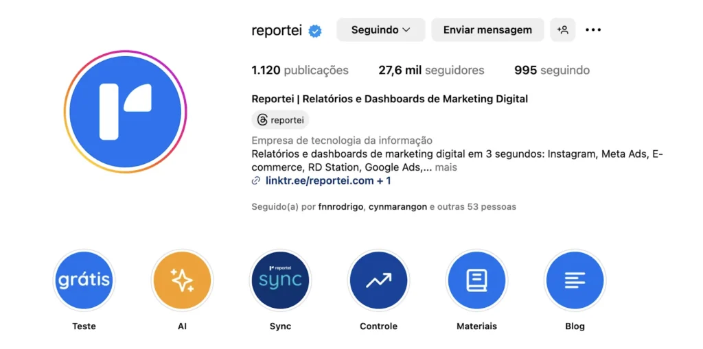 Perfil do Reportei, com exemplo de Destaques do Instagram organizados.