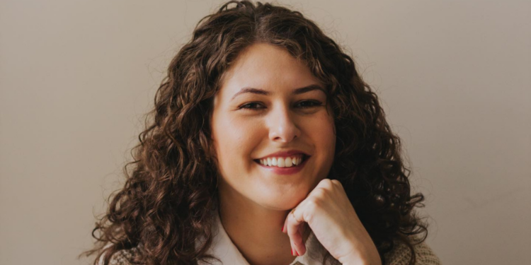 Simara Miguel – quem é? Conheça a CEO e designer do Estúdio Huna